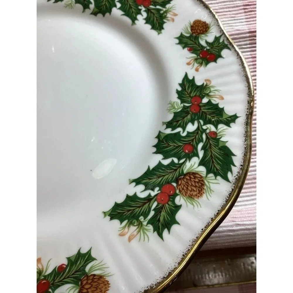 Rosina Co Fine Bone China Yuletide Pattern Plates 8.25